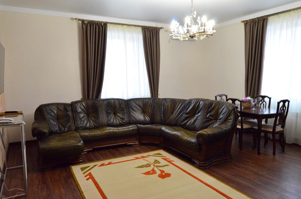 Golden Park Hotel Pavlodar Exterior foto