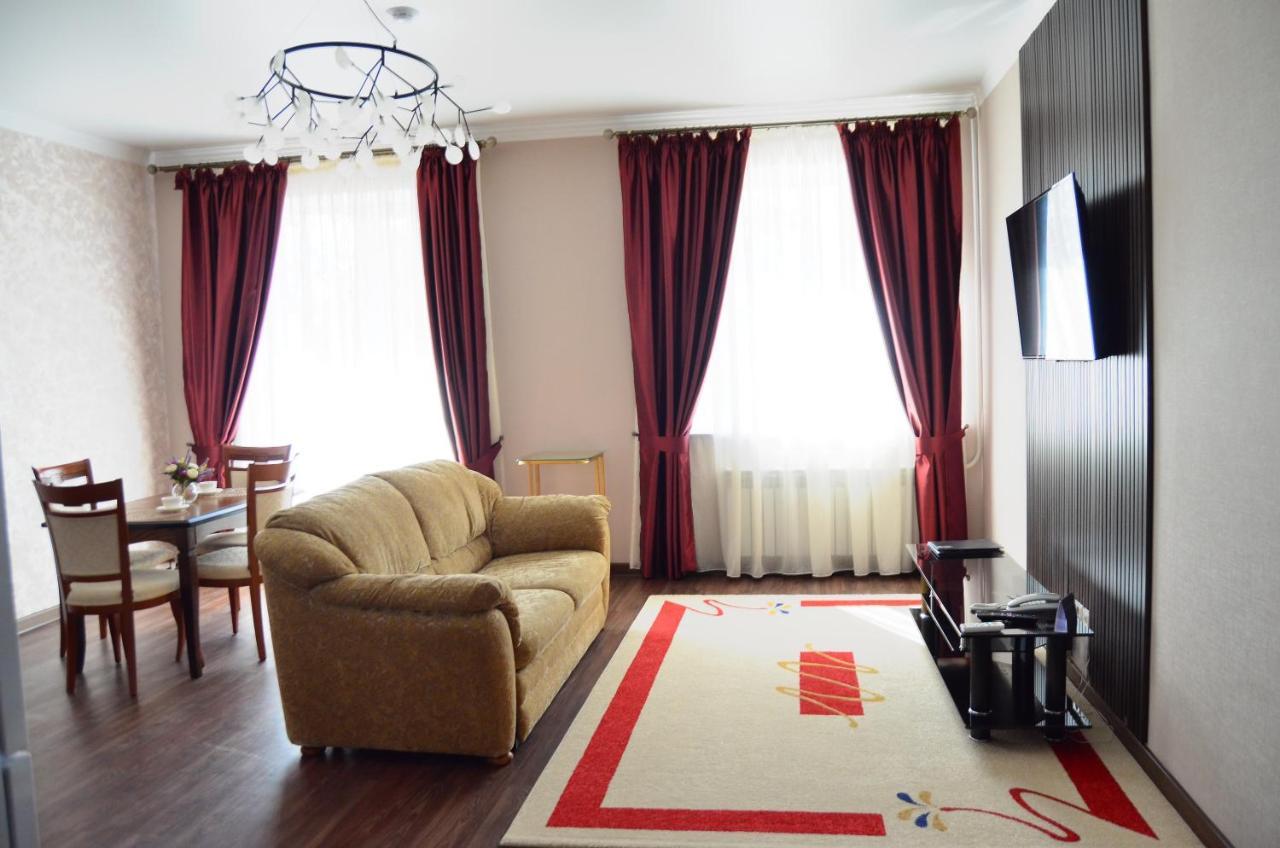 Golden Park Hotel Pavlodar Exterior foto